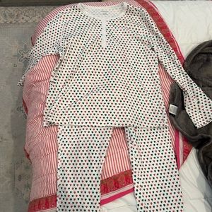 Red and green hearts roller rabbit pajamas. ♥️💚